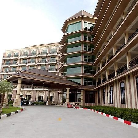 J&Y Lodge Hotel Chonburi Exterior photo