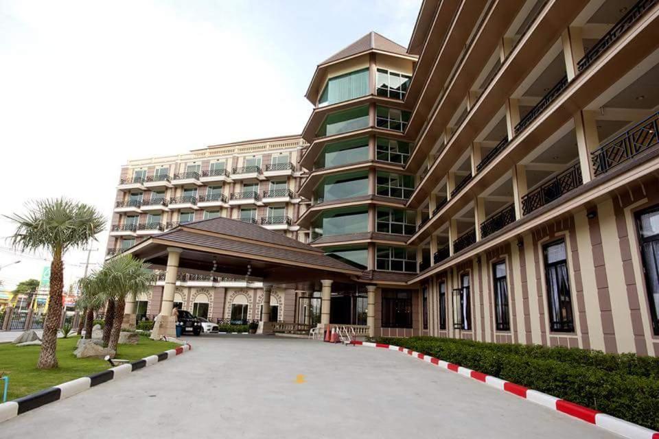 J&Y Lodge Hotel Chonburi Exterior photo