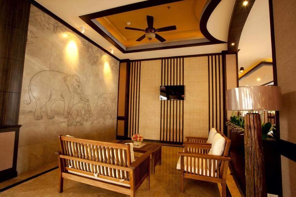 J&Y Lodge Hotel Chonburi Exterior photo