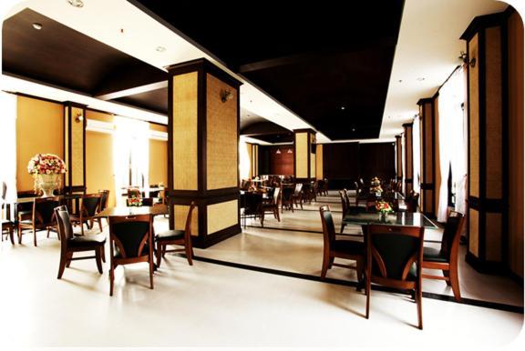 J&Y Lodge Hotel Chonburi Exterior photo